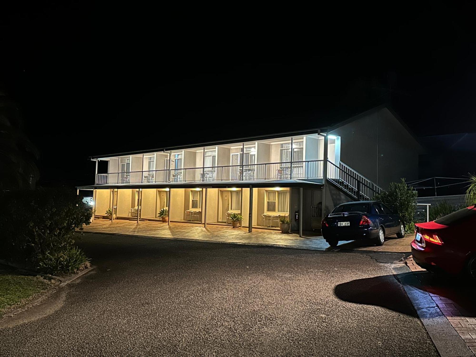 Holiday Lodge Motor Inn Narooma Extérieur photo